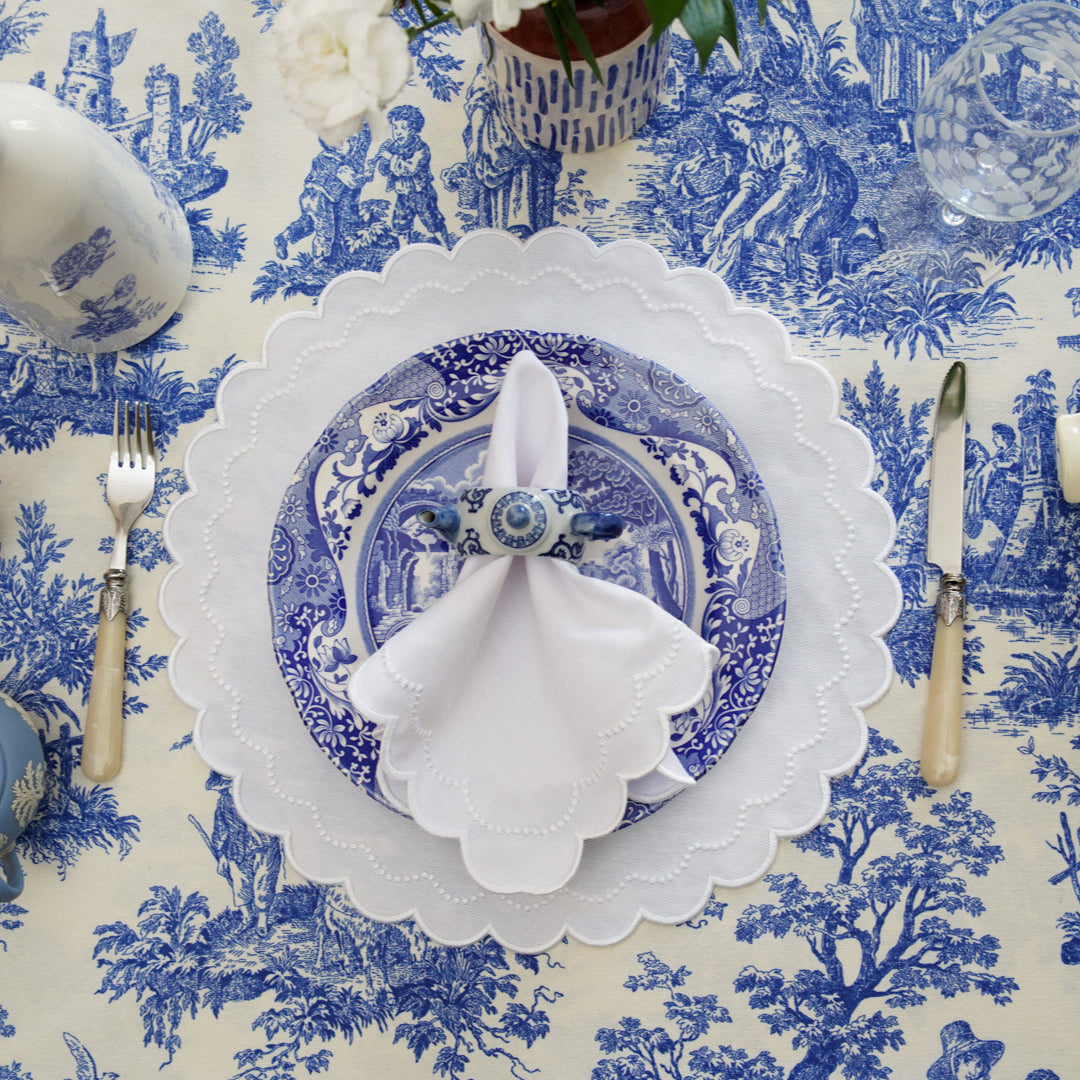LILY WHITE ROUND FABRIC PLACEMAT & NAPKIN SET