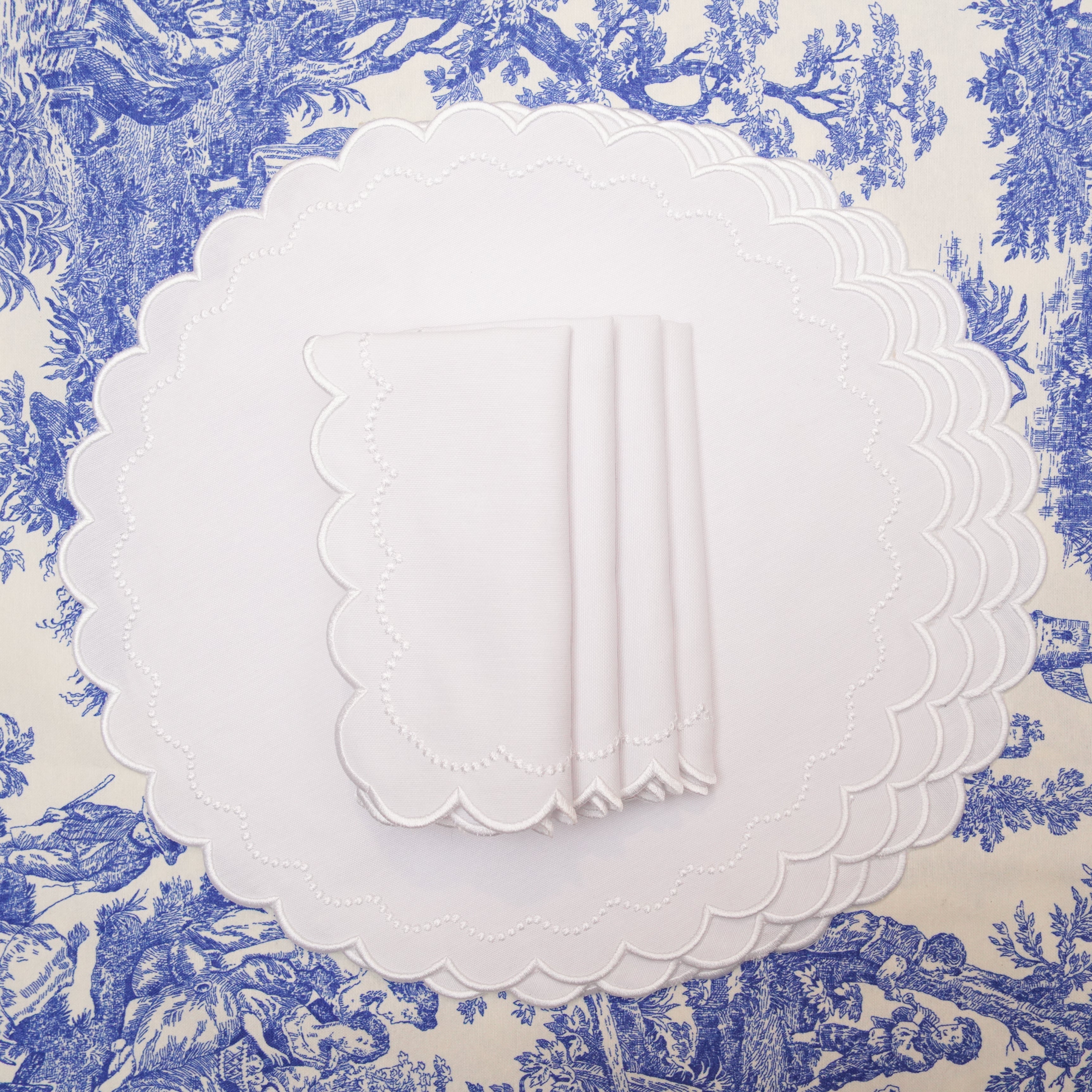 LILY WHITE ROUND FABRIC PLACEMAT & NAPKIN SET