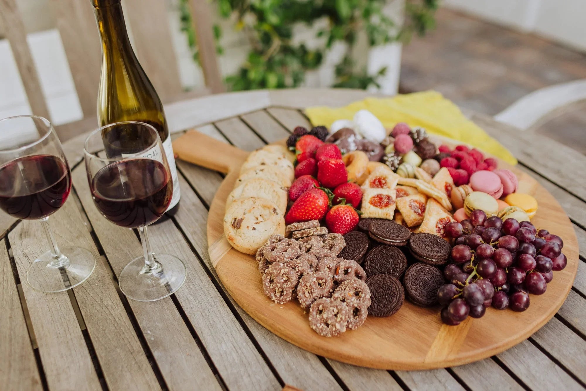 Madera Round Charcuterie Board - 22.5" x 18" - The Mayfair Hall