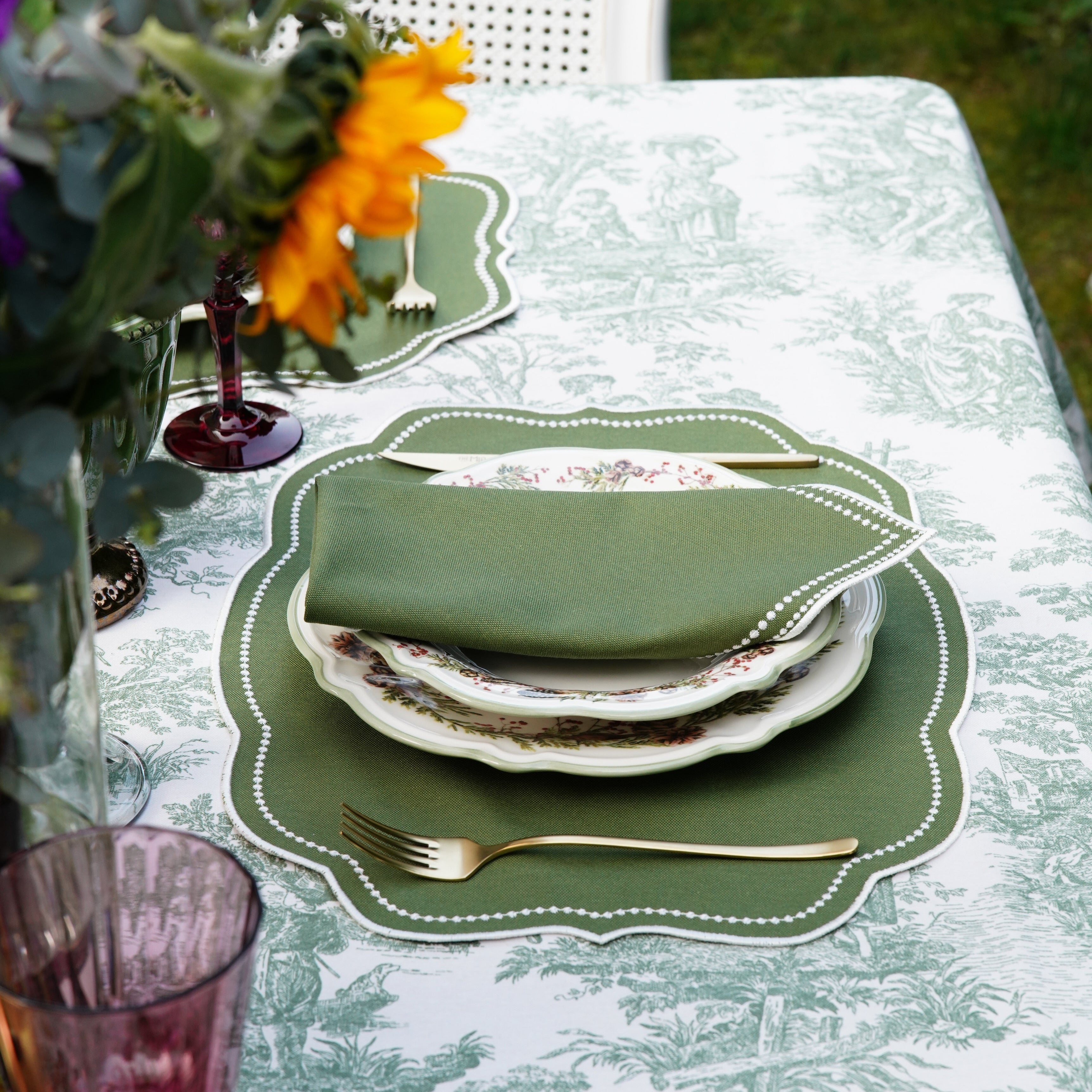 MIRELI GREEN RECTANGLE FABRIC PLACEMAT & NAPKIN SET