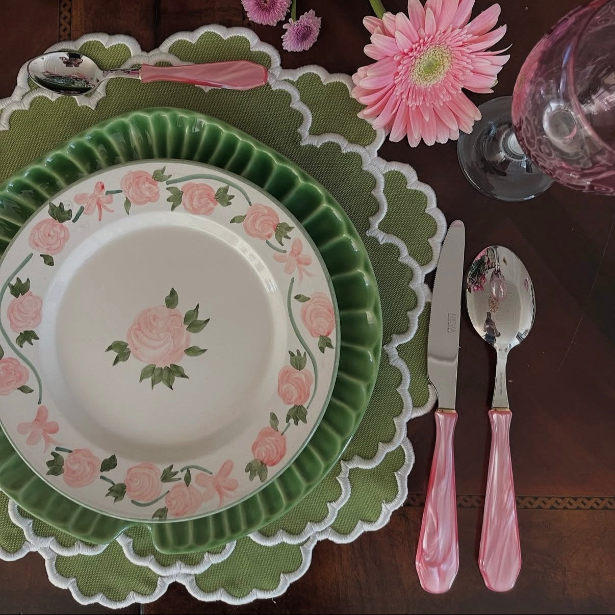 CRESSIDA GREEN ROUND FABRIC PLACEMAT & NAPKIN SET