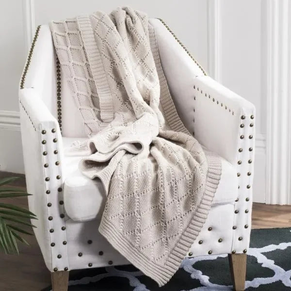 Safavieh Petal Pale Wisper Knit Throw