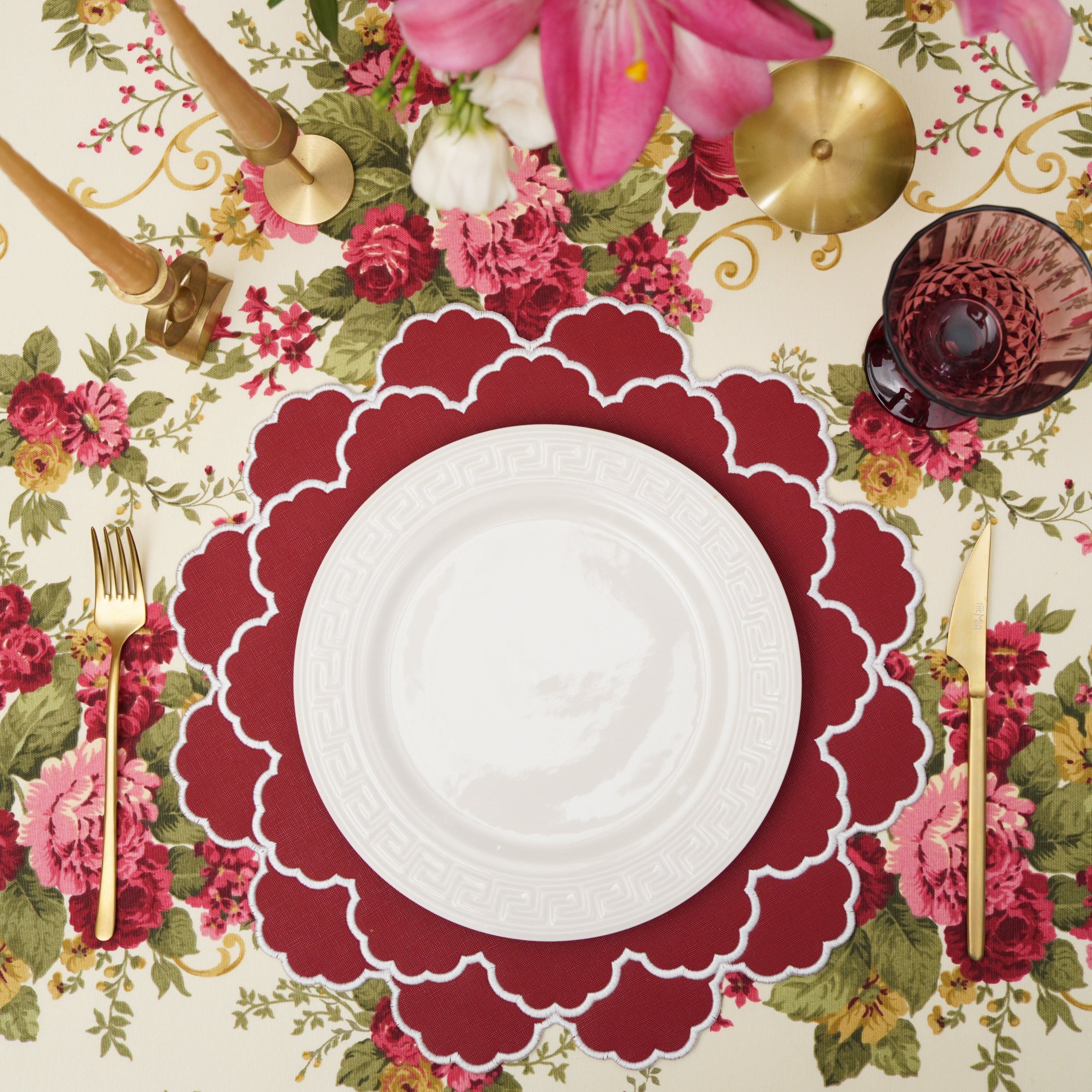 TIMELESS RED SCALLOPED FAUX LEATHER PLACEMAT