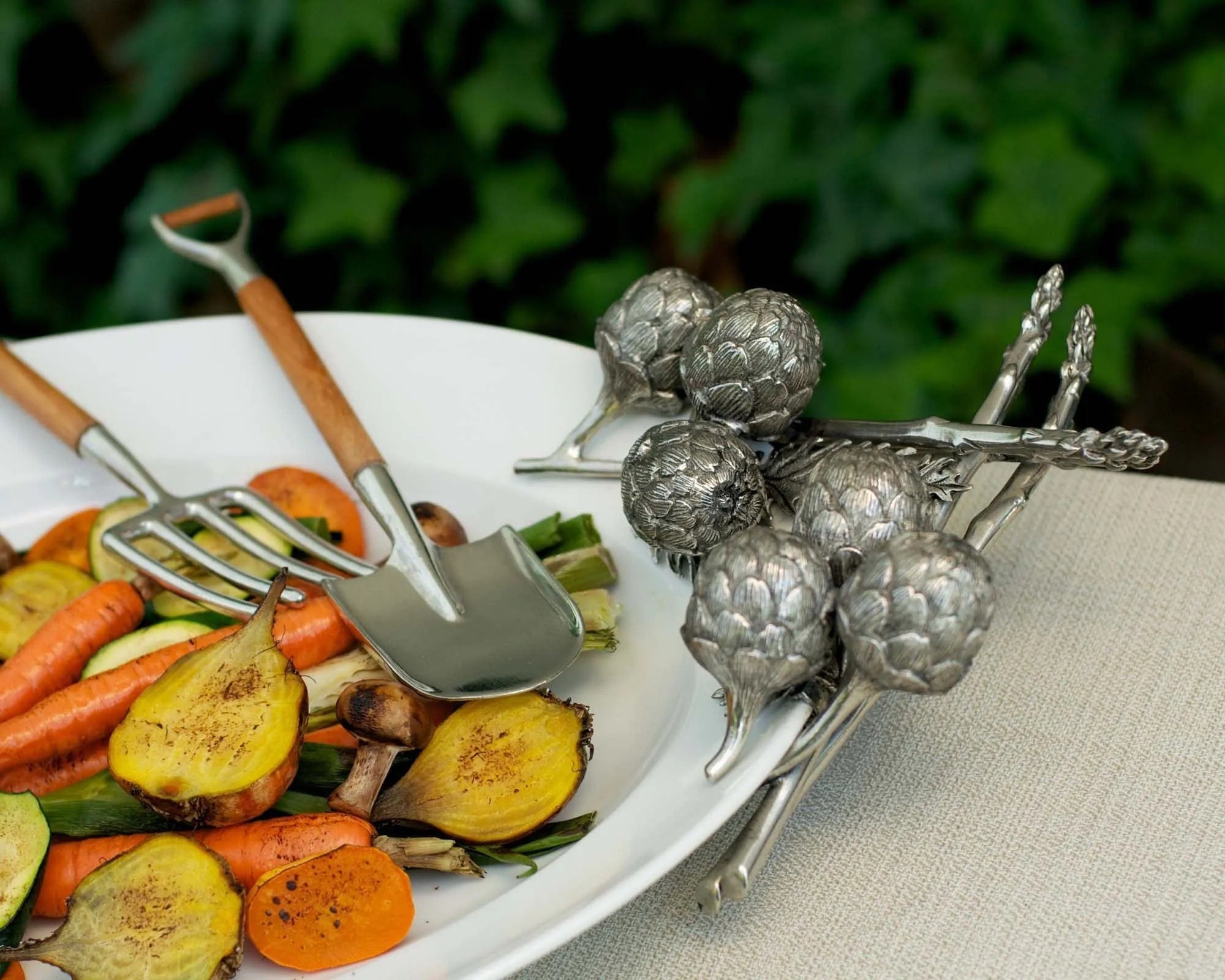 Artichoke Stoneware Tray - The Mayfair Hall