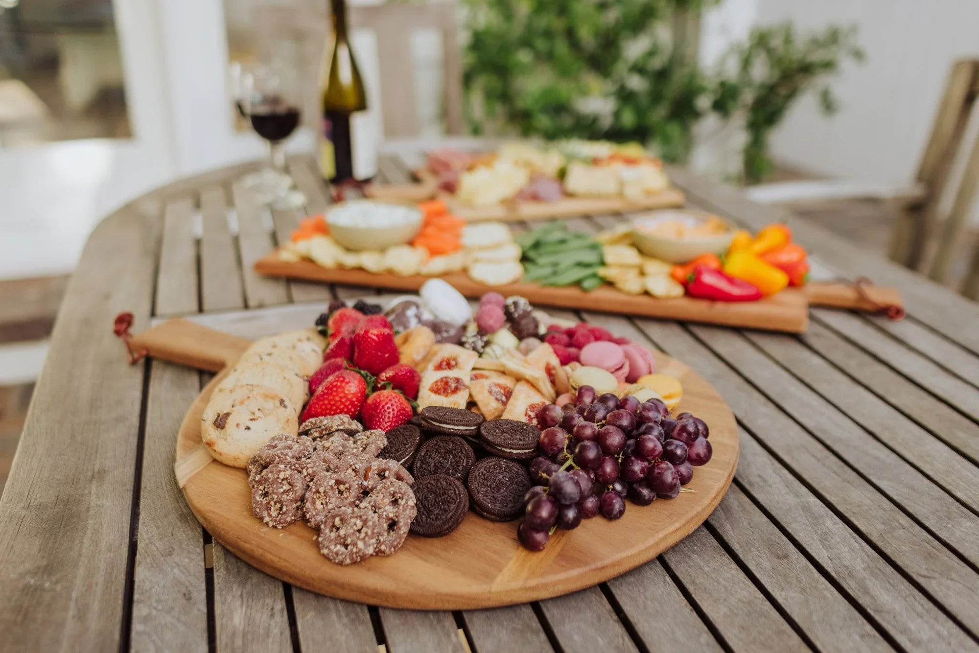 Madera Round Charcuterie Board - 22.5" x 18" - The Mayfair Hall
